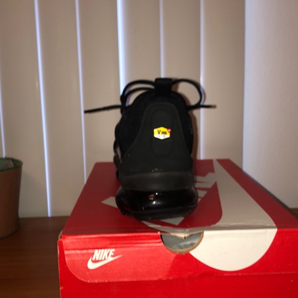 Air Vapormax Plus All Black - Picture 3 of 4